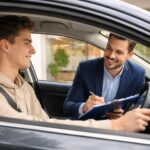 découvrez nos conseils essentiels pour choisir la meilleure assurance auto en tant que jeune conducteur et bénéficier d'une protection adaptée à votre profil.