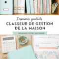 Un classeur de gestion élégant sur une table en bois, prêt à être utilisé pour organiser la maison.