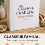 Classeur familial organisé sur un bureau, symbolisant une gestion efficace des documents