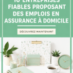 Une femme travaillant depuis son bureau à domicile avec un ordinateur et des dossiers