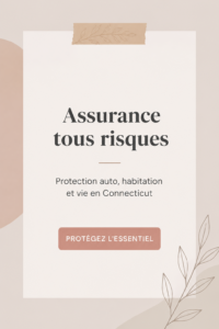 Femme souriante consultant des options d'assurance auto et habitation