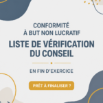 Image d'une checklist sur un bureau avec un ordinateur et des documents de gestion associative.