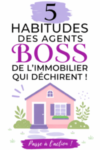 Une femme agent immobilier souriante lors d'une réunion d'équipe.