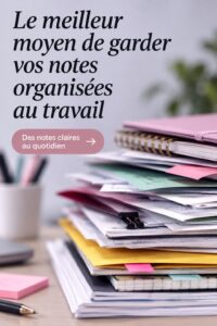 Un bureau bien organisé avec des notes rangées et des outils de prise de notes adaptés.